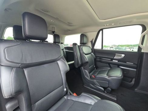 Used 2025 Ford Expedition Platinum AWD/4WD image 19