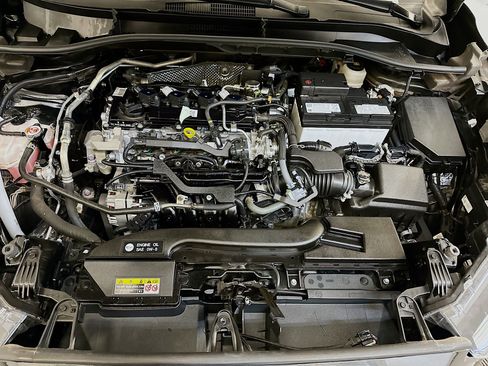 Used 2024 Toyota Corolla Cross XLE image 34