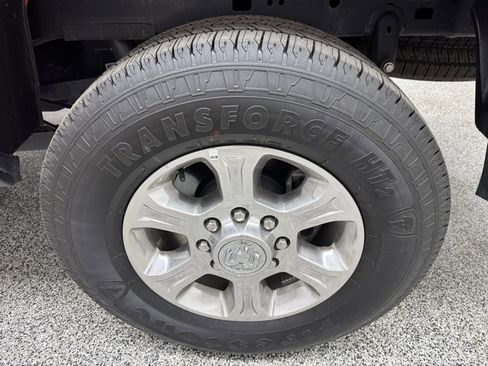 Used 2024 RAM 2500 Big Horn w/ Sport Appearance Package image 18