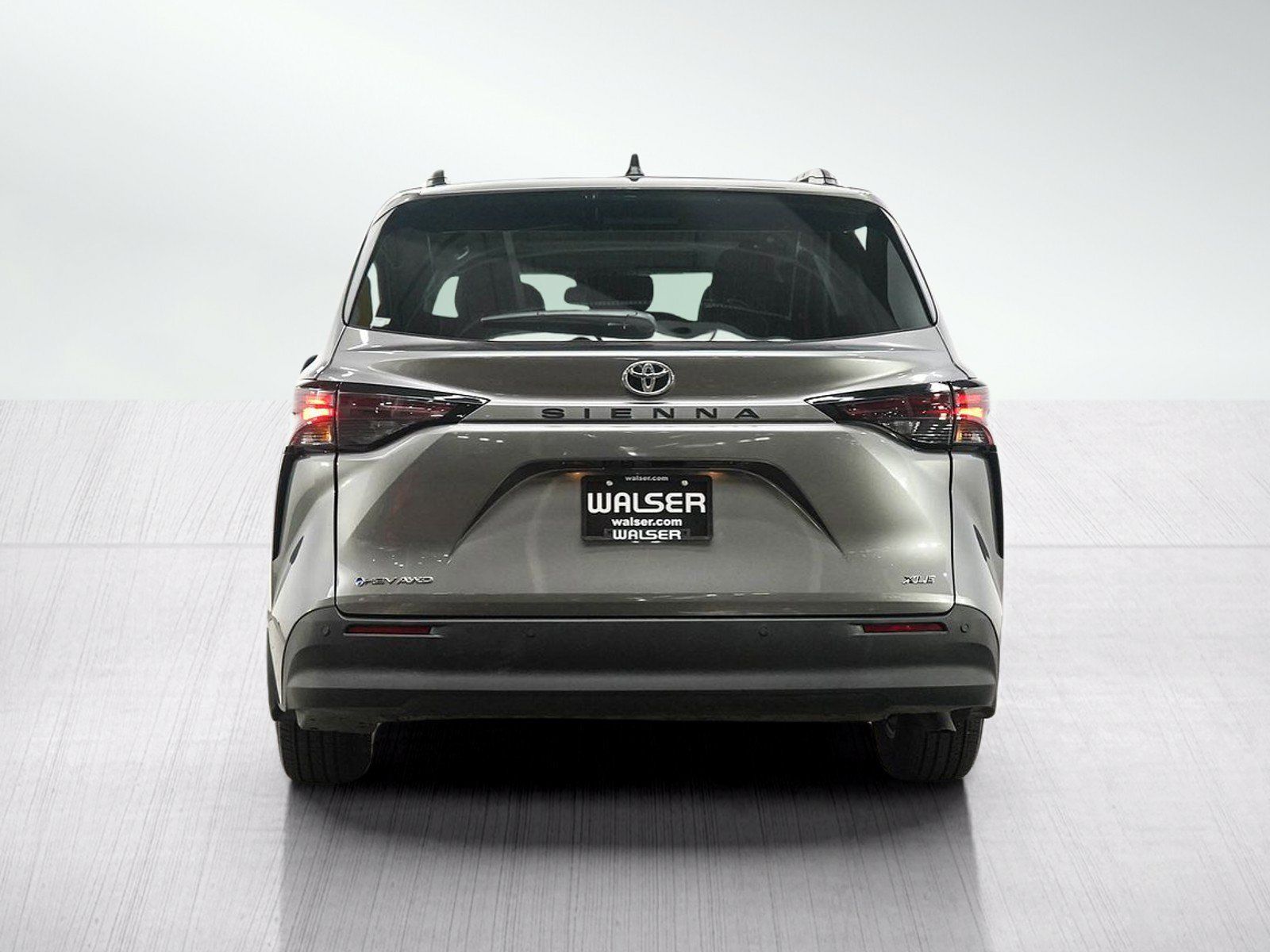 Used 2026 Toyota Sienna XLE AWD/4WD image 4
