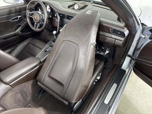 Certified 2017 Porsche 911 Carrera 4 AWD/4WD image 25