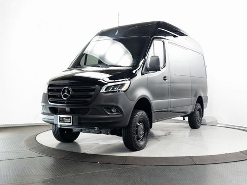 Used 2024 Mercedes-Benz Sprinter 2500 image 3