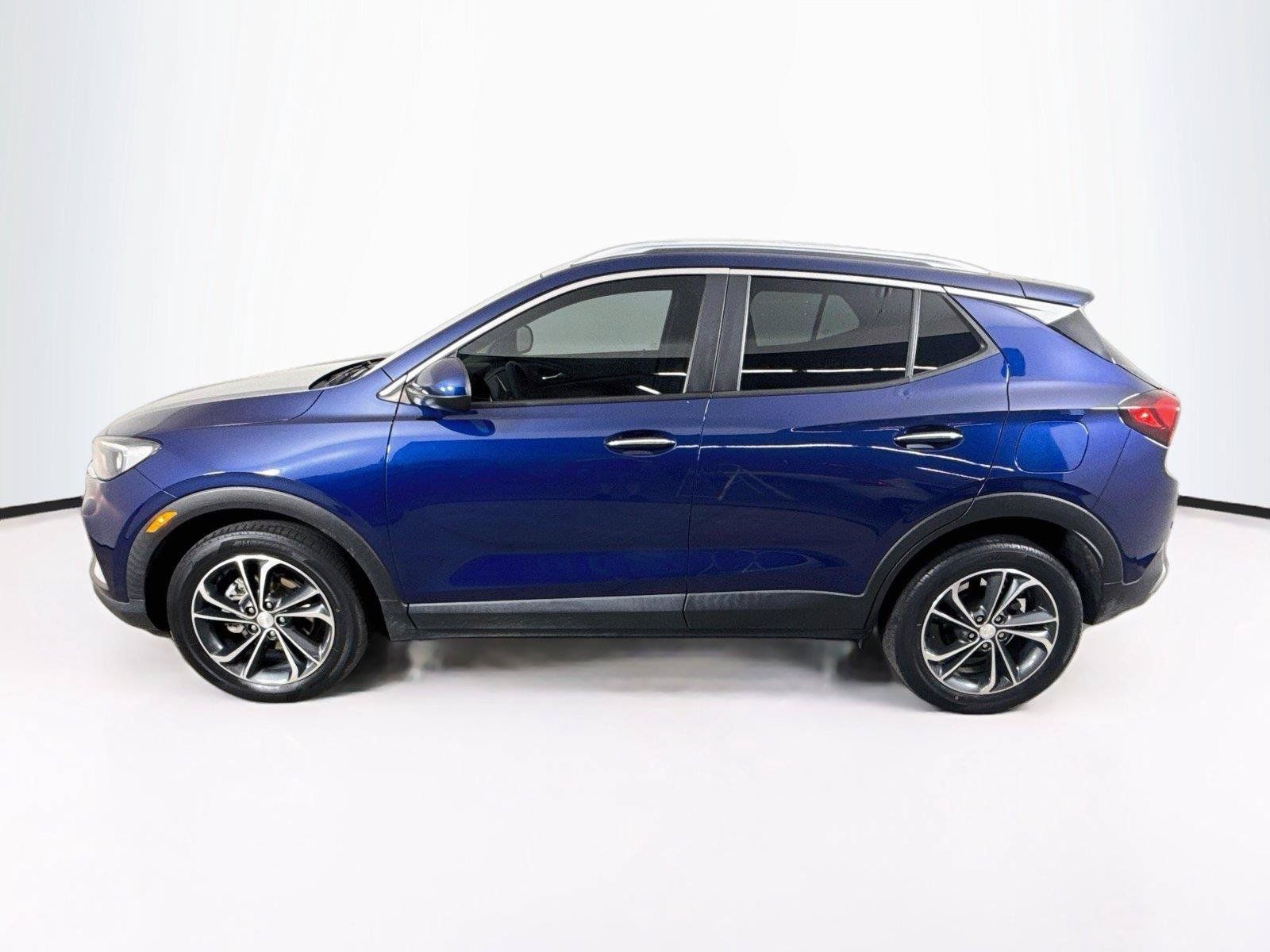 Used 2023 Buick Encore GX Select w/ Safety Package II FWD image 2