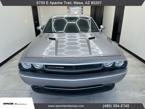 Used 2014 Dodge Challenger SXT image 4