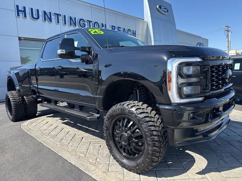 Used 2025 Ford F350 Lariat w/ FX4 Off-Road Package image 36