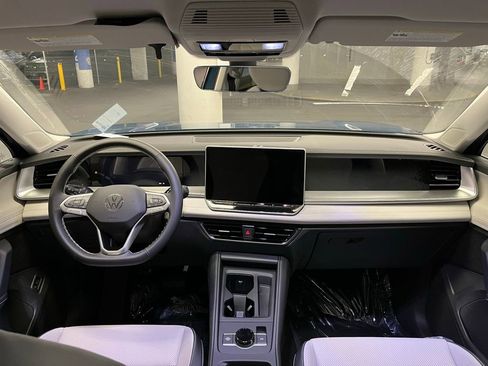 New 2025 Volkswagen Tiguan SE image 7