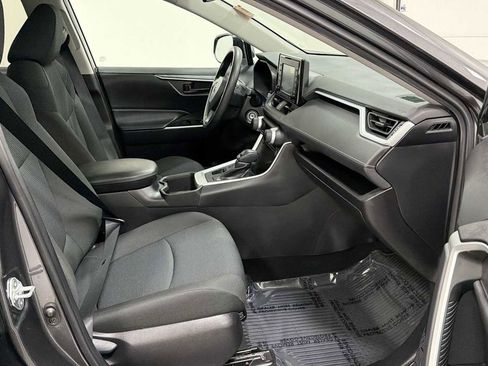 Certified 2022 Toyota RAV4 LE image 28