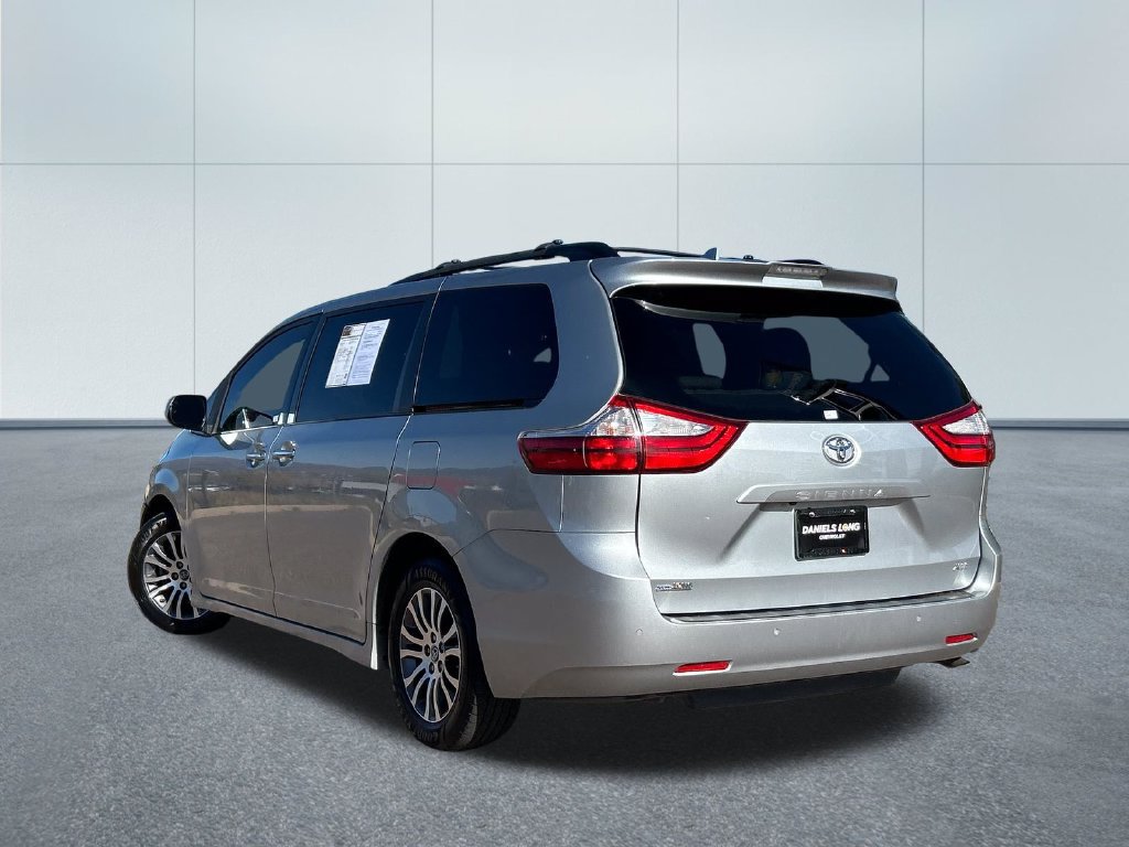 Used 2019 Toyota Sienna XLE Premium FWD image 39