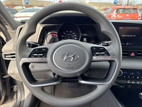Used 2023 Hyundai Elantra SEL image 16