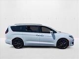 Used 2019 Chrysler Pacifica Limited w/ Advanced Safetytec Group image 4