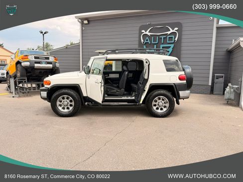 Used 2013 Toyota FJ Cruiser 4WD w/ Upgrade Pkg image 8