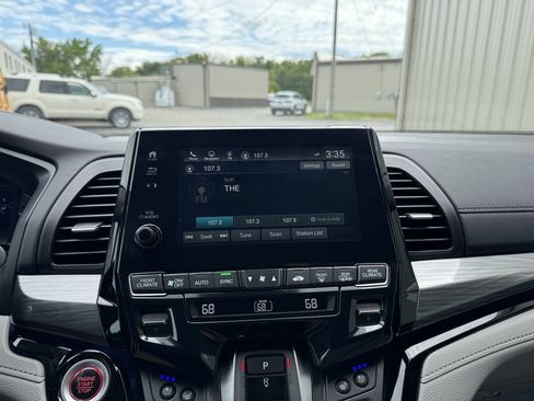 Used 2024 Honda Odyssey Elite image 15