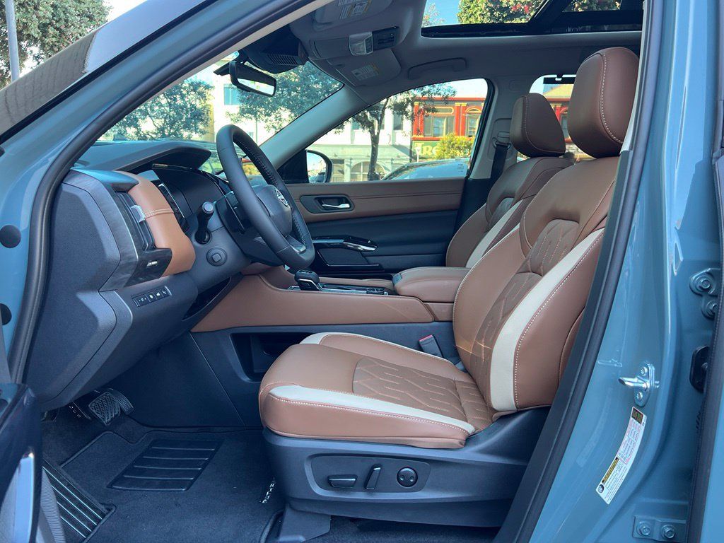 Used 2026 Nissan Pathfinder Platinum w/ Cargo Package AWD/4WD image 12