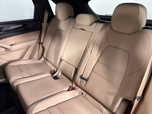 Certified 2023 Porsche Cayenne AWD/4WD image 22