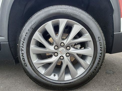 Used 2025 Buick Enclave Preferred AWD/4WD image 9