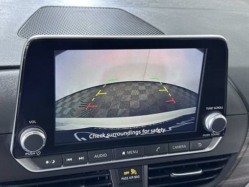 Used 2025 Nissan Altima 2.5 SV FWD image 15