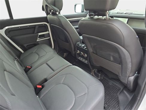 Used 2023 Land Rover Defender 110 SE image 11