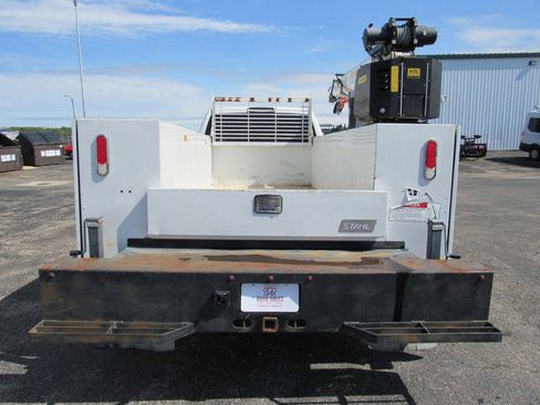 Used 2022 RAM 3500 Tradesman w/ Chrome Appearance Group AWD/4WD image 3