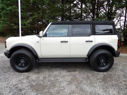 New 2026 Ford Bronco Outer Banks w/ Sasquatch Package