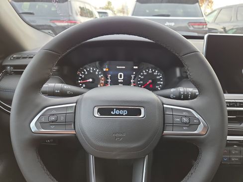 New 2026 Jeep Compass Latitude image 9