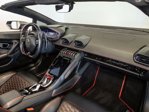 Used 2021 Lamborghini Huracan EVO RWD image 36