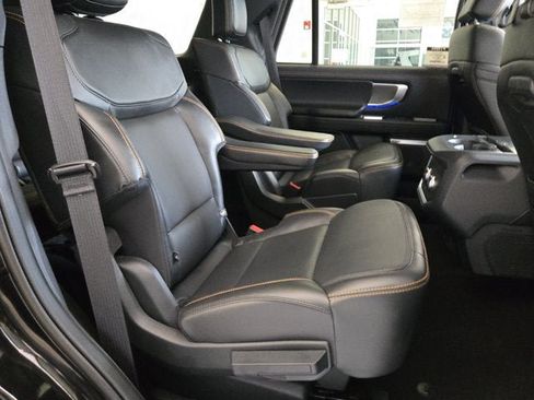 Used 2025 Ford Expedition Tremor AWD/4WD image 6