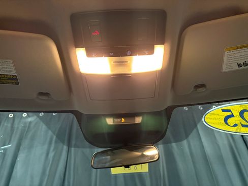 Used 2025 Nissan Rogue SV FWD image 15