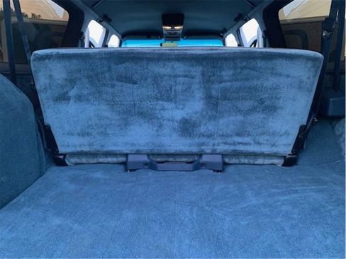 Used 1991 GMC Suburban 4WD image 30