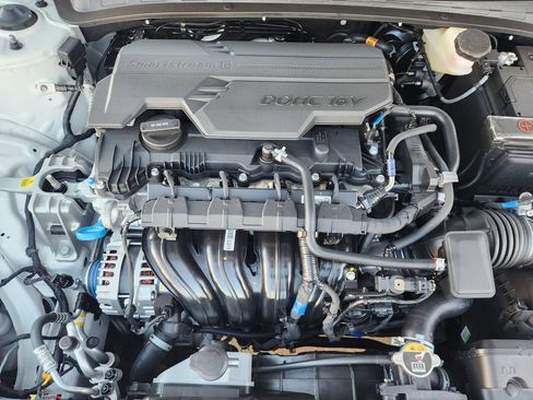 New 2026 Hyundai Elantra Limited FWD image 31