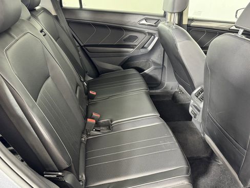 Used 2022 Volkswagen Tiguan SE image 13