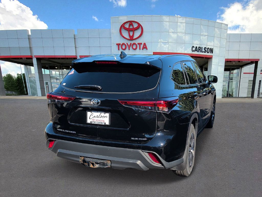 Used 2021 Toyota Highlander XLE AWD/4WD image 5