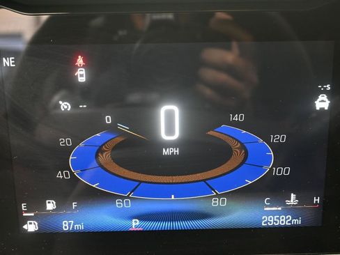 Used 2024 Chevrolet Trax RS FWD image 11