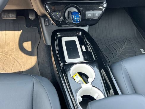 Used 2017 Toyota Prius Four FWD image 21