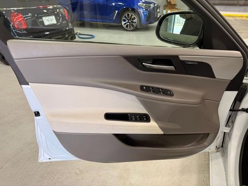 Used 2018 Jaguar XE Prestige AWD/4WD image 10