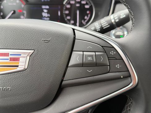 New 2025 Cadillac XT5 Luxury image 24