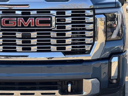 Used 2025 GMC Sierra 2500 Denali w/ Denali Reserve Package image 9