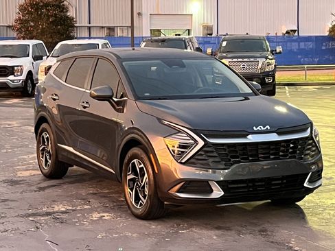 Used 2025 Kia Sportage LX FWD image 5