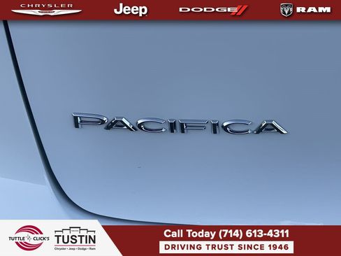 New 2026 Chrysler Pacifica Select FWD image 8