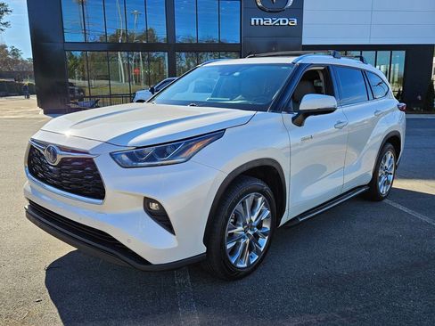 Used 2021 Toyota Highlander Limited image 3