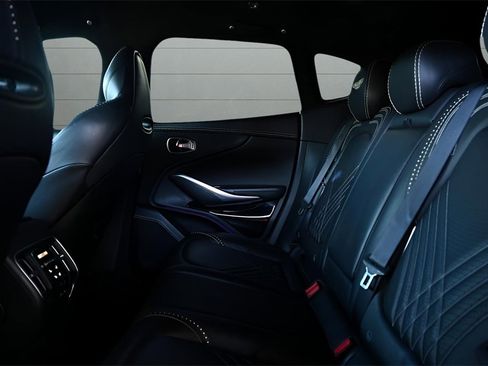 Used 2021 Aston Martin DBX image 27