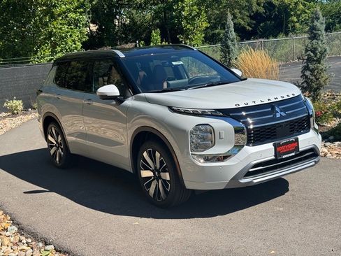 New 2025 Mitsubishi Outlander SEL image 7