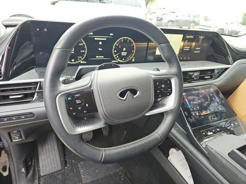 Used 2025 INFINITI QX80 Sensory image 4
