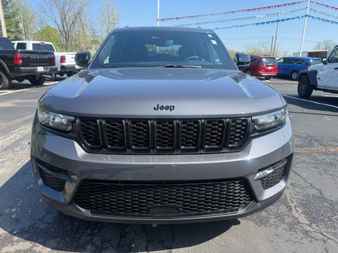 Certified 2024 Jeep Grand Cherokee Altitude AWD/4WD image 3