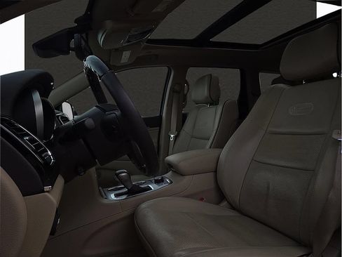 Used 2019 Jeep Grand Cherokee Overland AWD/4WD image 13