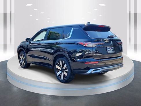 New 2026 Mitsubishi Outlander SE image 3