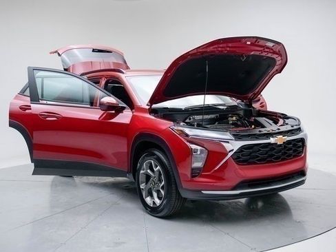 New 2026 Chevrolet Trax LT w/ Driver Confidence Package image 16