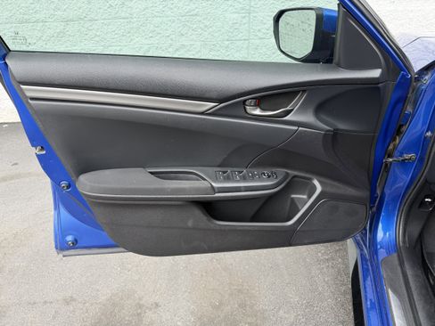 Used 2018 Honda Civic Sport image 9