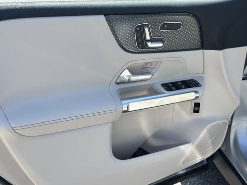 New 2026 Mercedes-Benz GLB 250 image 11