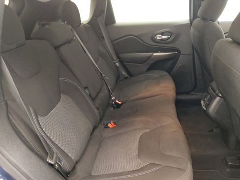 Used 2021 Jeep Cherokee Latitude FWD image 19