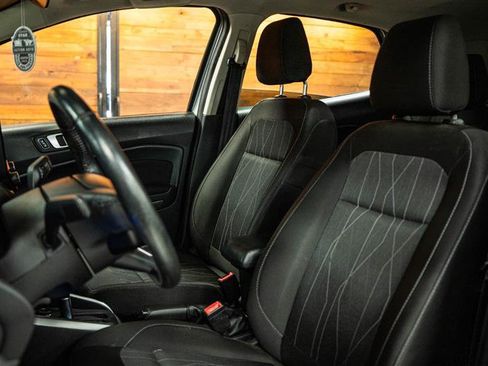 Used 2018 Ford EcoSport SE image 9